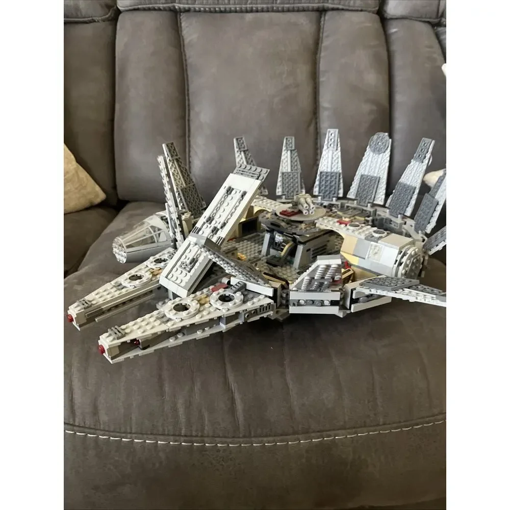 Lego Star Wars Millenium Falcon (7965) Build Only